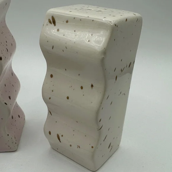 Unique Pink and White Ceramic Wave Salt and Pepper Shakers - Picture 6 of 7